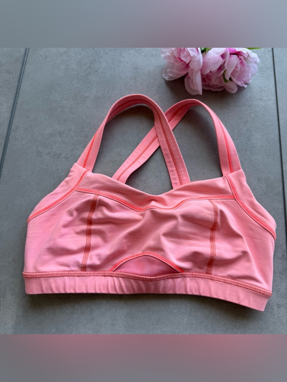 Lululemon Athetica Sports Bra SZ 6 Peach Color Padded Logo Lined RacerBack